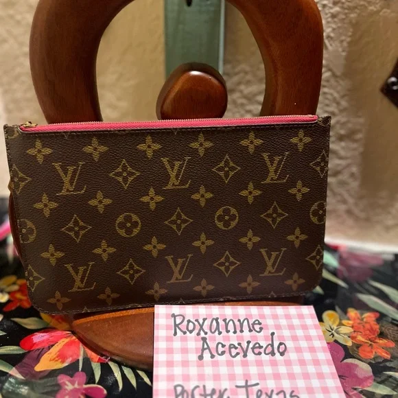 Louis Vuitton Neverfull Pouch - Picture 6 of 12